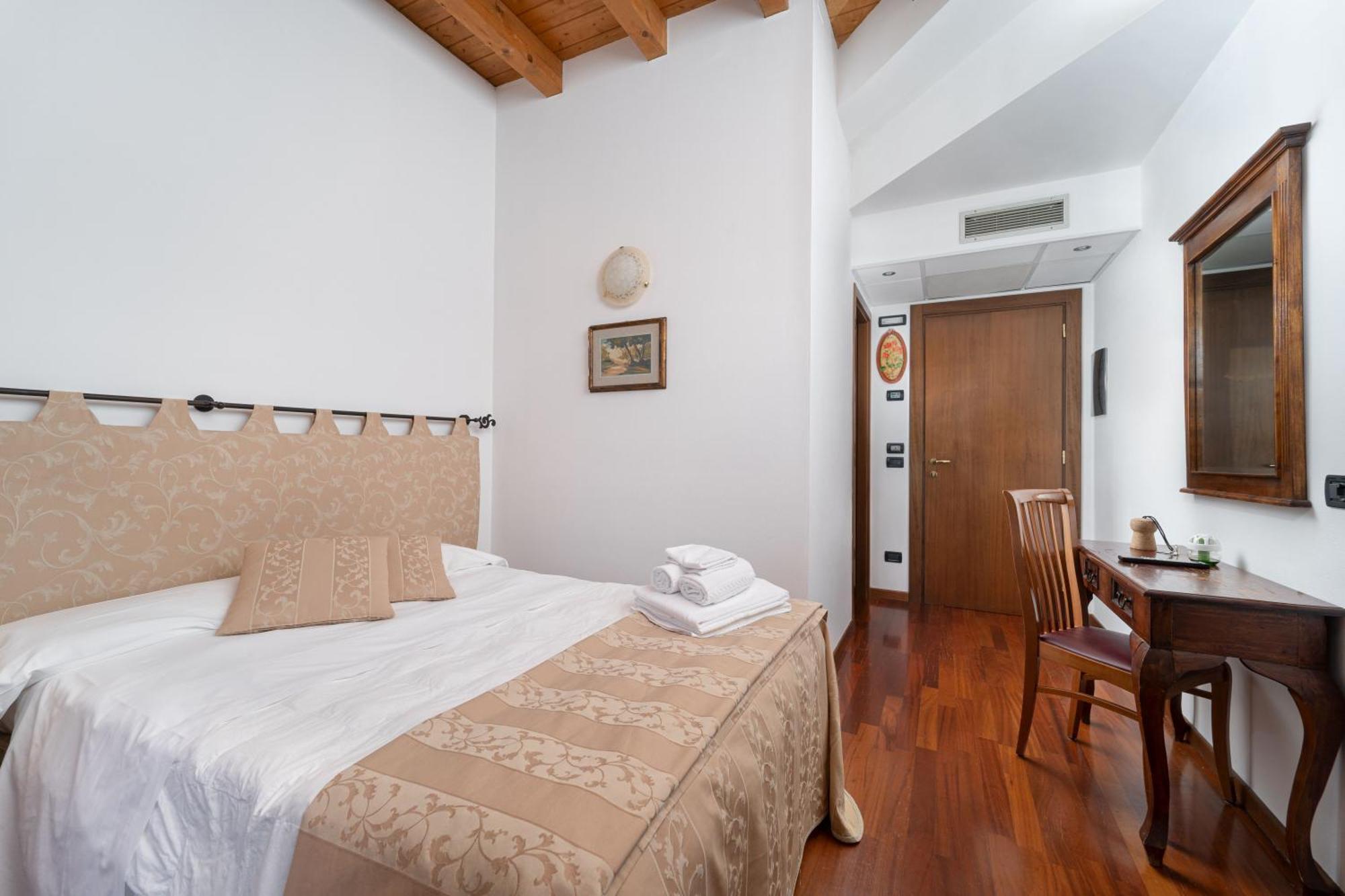 Locanda Da Vittorio Manerba del Garda Exterior photo